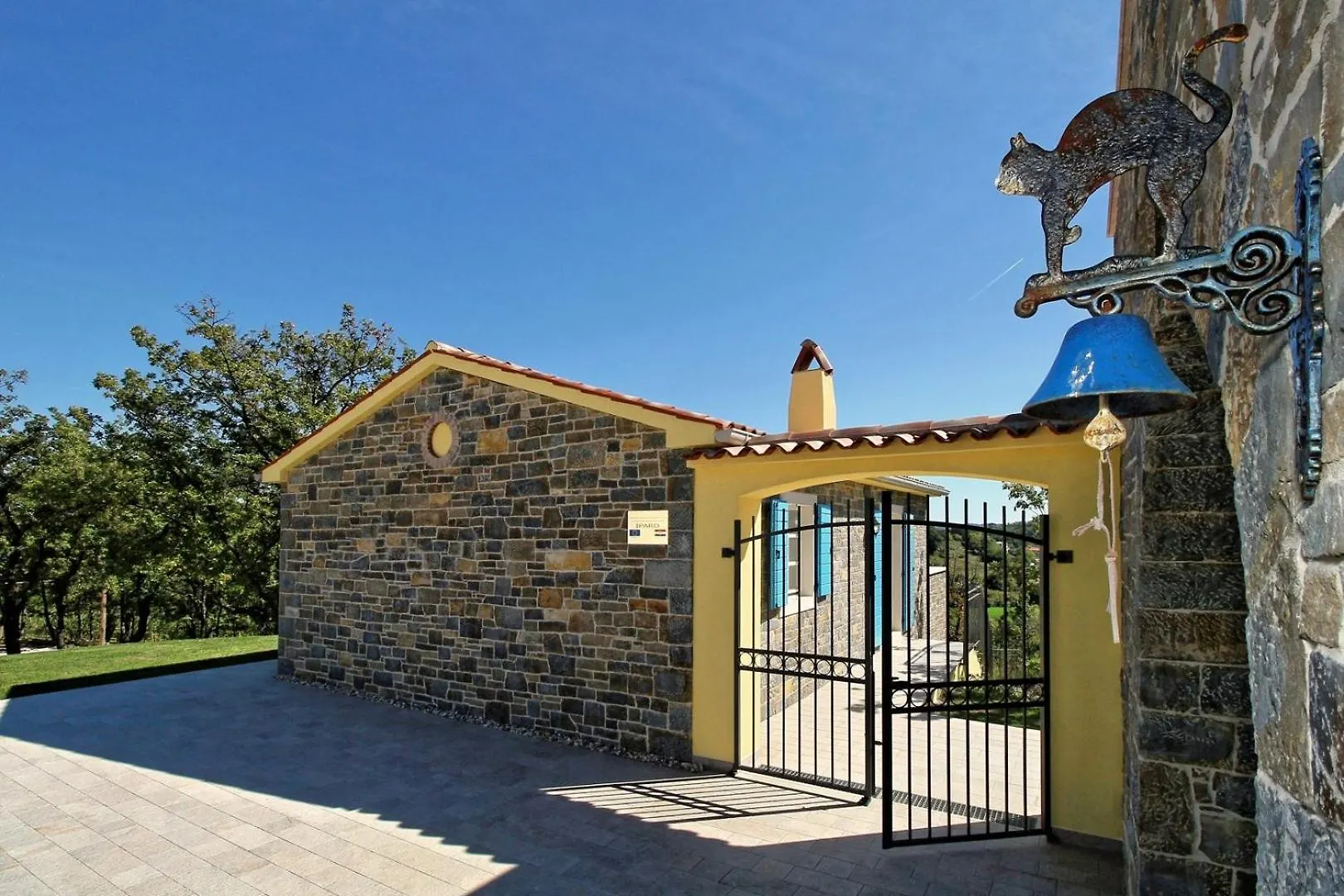 Vakantiehuis Family Villa Dvori For 12 Persons With Pool In The Heart Of Istria Trviz Kroatië